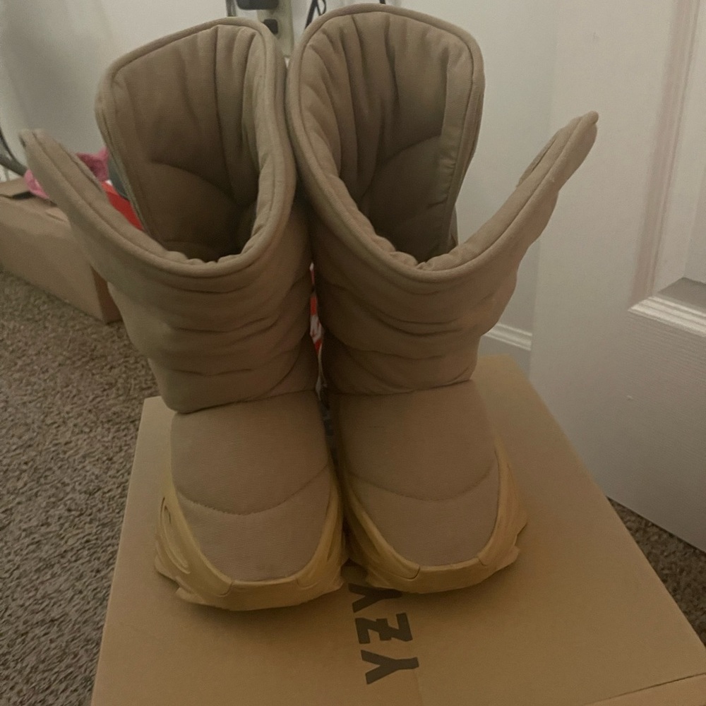 Women Yeezy boots